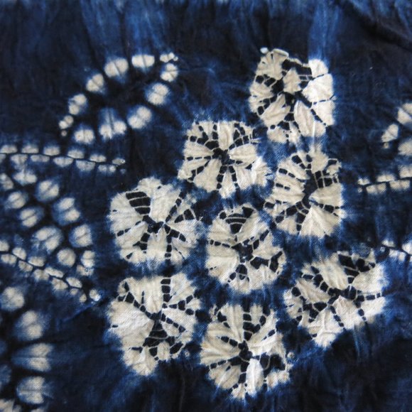 Hand Dyed 100% Cotton Indigo Shibori Technique Floral Pattern Large Tablecloth - Picture 11 of 16